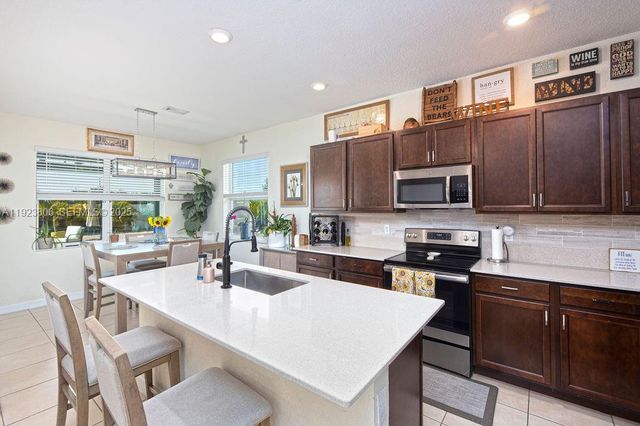 8175 NW Greenbank Cir, Port St. Lucie, FL 34987