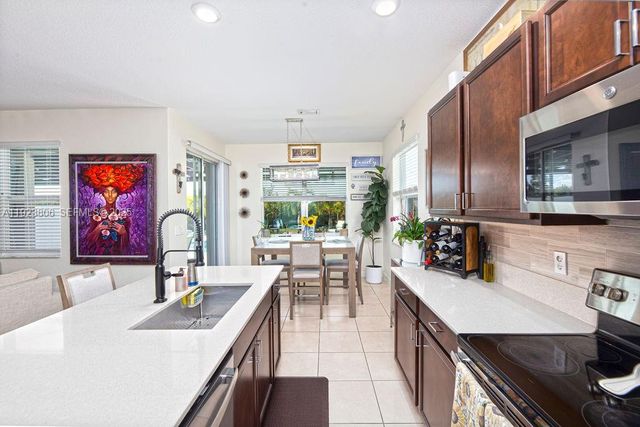 8175 NW Greenbank Cir, Port St. Lucie, FL 34987