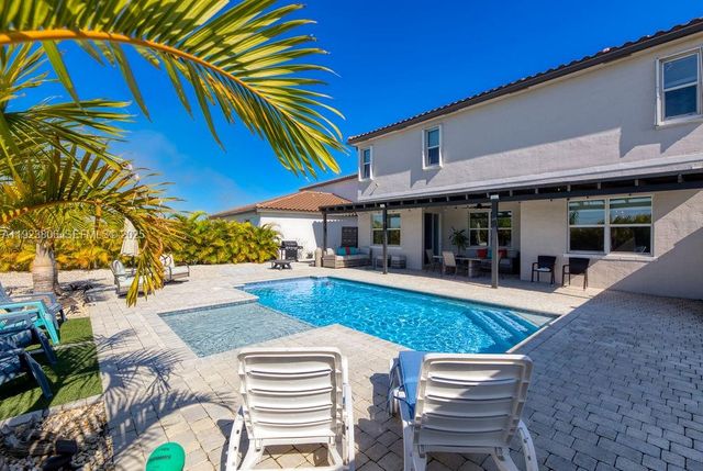 8175 NW Greenbank Cir, Port St. Lucie, FL 34987