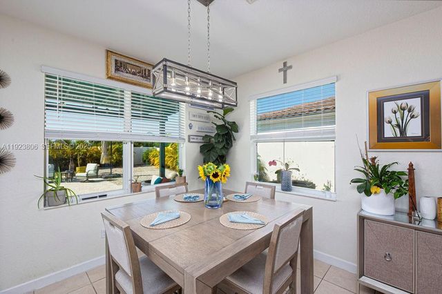 8175 NW Greenbank Cir, Port St. Lucie, FL 34987