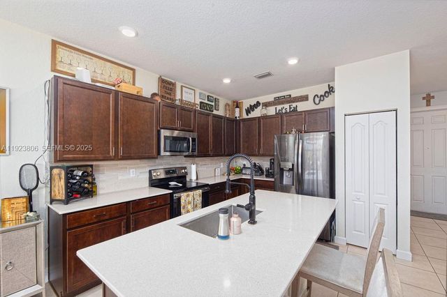 8175 NW Greenbank Cir, Port St. Lucie, FL 34987