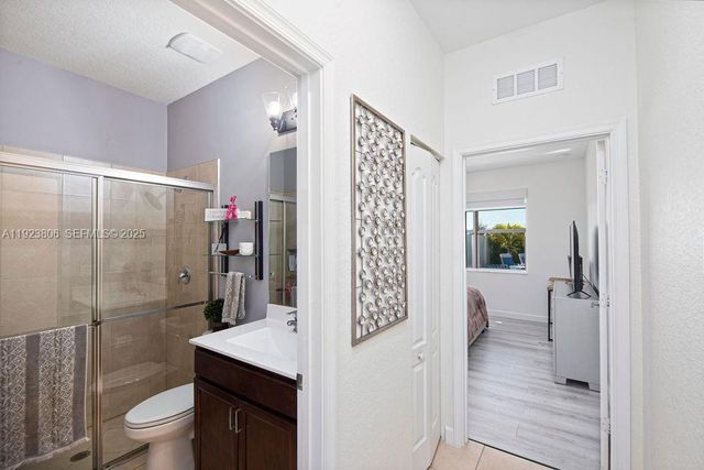 8175 NW Greenbank Cir, Port St. Lucie, FL 34987