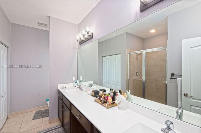 8175 NW Greenbank Cir, Port St. Lucie, FL 34987