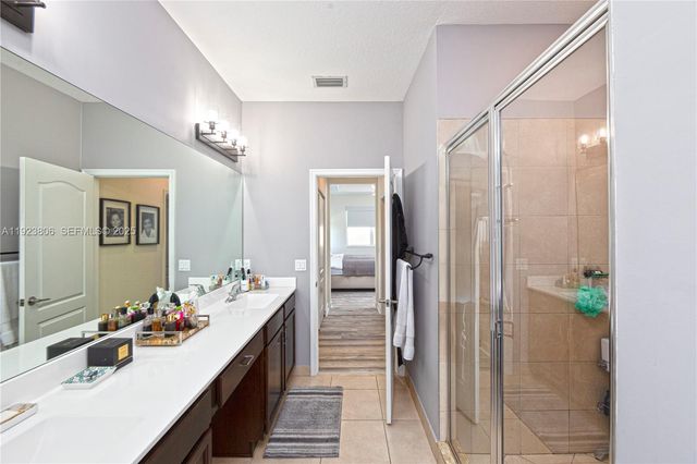 8175 NW Greenbank Cir, Port St. Lucie, FL 34987