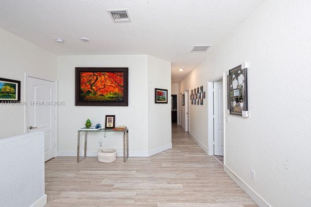 8175 NW Greenbank Cir, Port St. Lucie, FL 34987