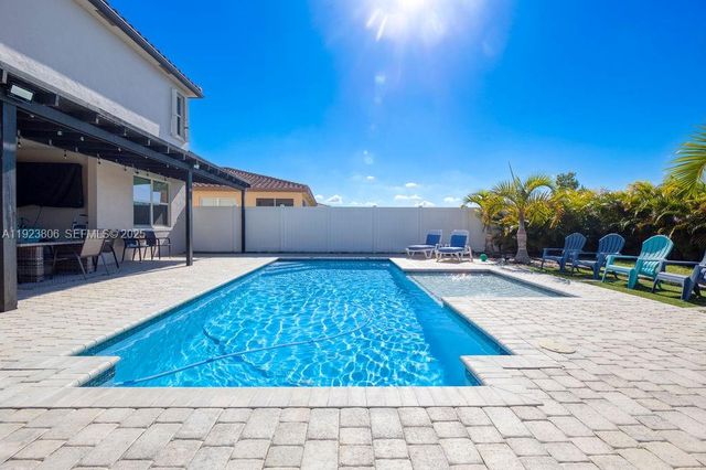 8175 NW Greenbank Cir, Port St. Lucie, FL 34987