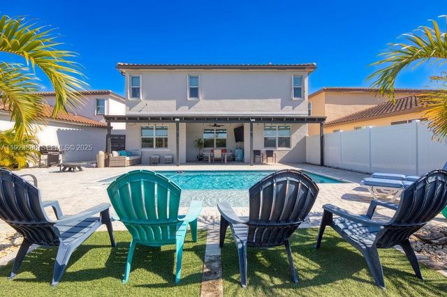 8175 NW Greenbank Cir, Port St. Lucie, FL 34987