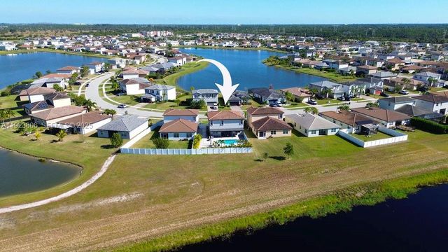 8175 NW Greenbank Cir, Port St. Lucie, FL 34987