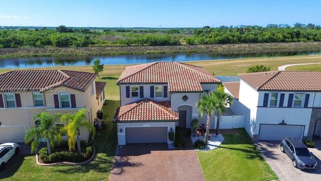 8175 NW Greenbank Cir, Port St. Lucie, FL 34987