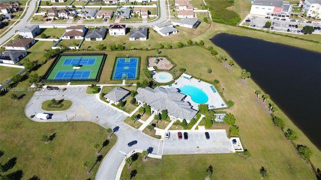 8175 NW Greenbank Cir, Port St. Lucie, FL 34987