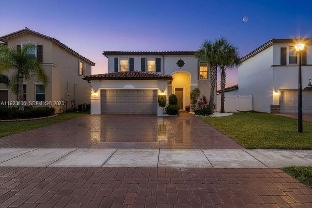 8175 NW Greenbank Cir, Port St. Lucie, FL 34987