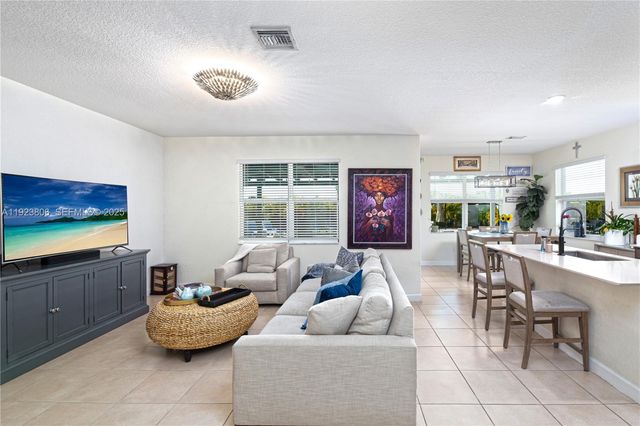 8175 NW Greenbank Cir, Port St. Lucie, FL 34987