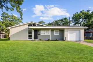 223 24th Avenue N, Texas City, TX 77590