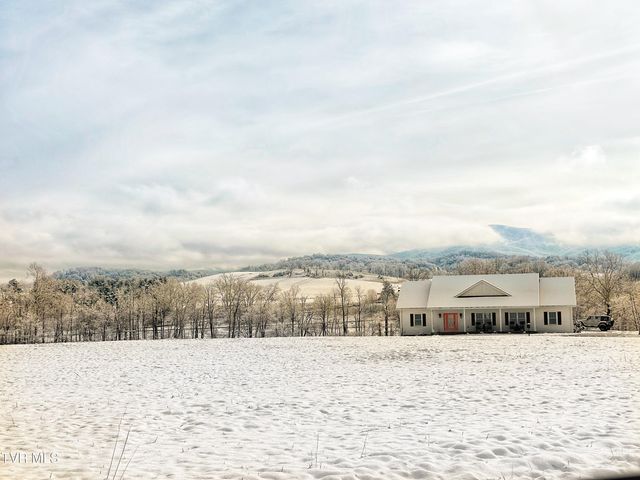 182 St Johns Way, Chilhowie, VA 24319