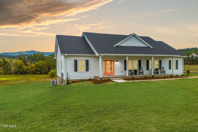 182 St Johns Way, Chilhowie, VA 24319
