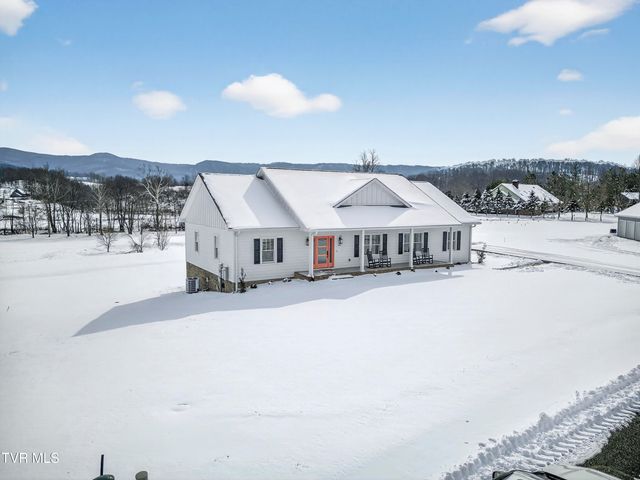 182 St Johns Way, Chilhowie, VA 24319