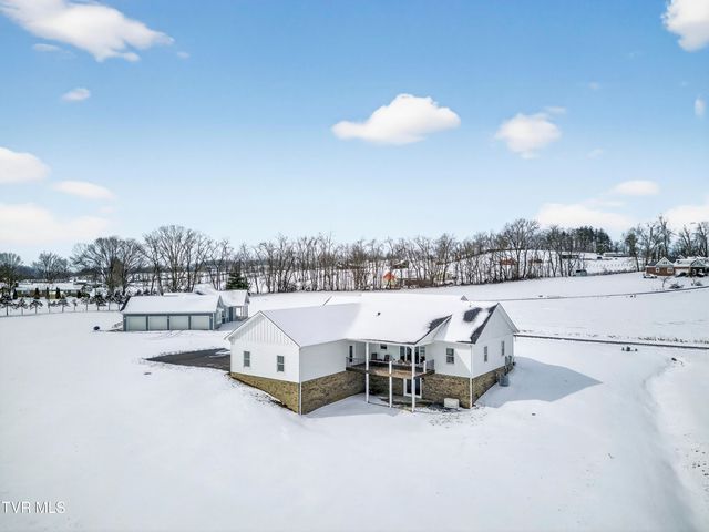 182 St Johns Way, Chilhowie, VA 24319