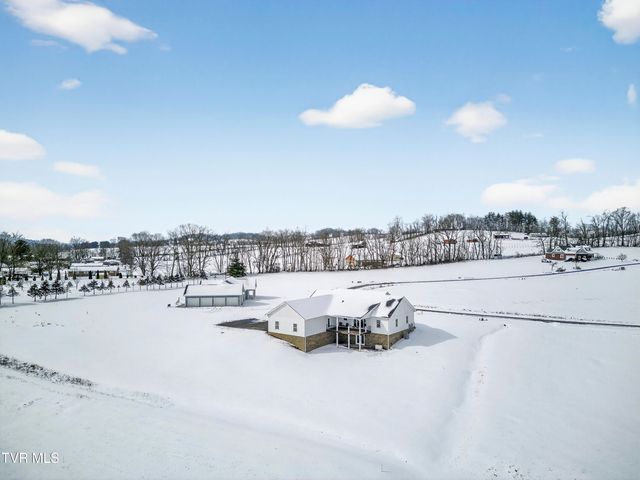 182 St Johns Way, Chilhowie, VA 24319