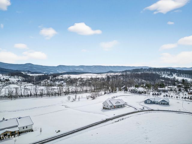 182 St Johns Way, Chilhowie, VA 24319