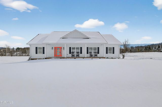 182 St Johns Way, Chilhowie, VA 24319
