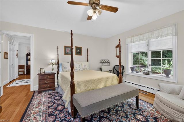 800 Linkhorn DR, Virginia Beach, VA 23451