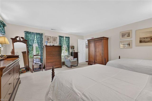 800 Linkhorn DR, Virginia Beach, VA 23451