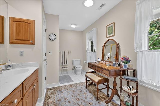 800 Linkhorn DR, Virginia Beach, VA 23451