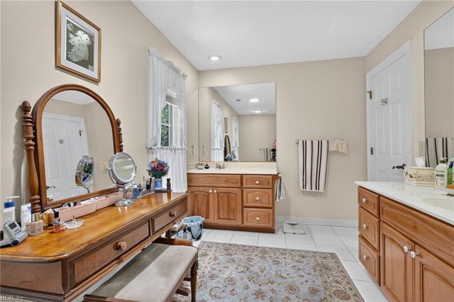 800 Linkhorn DR, Virginia Beach, VA 23451