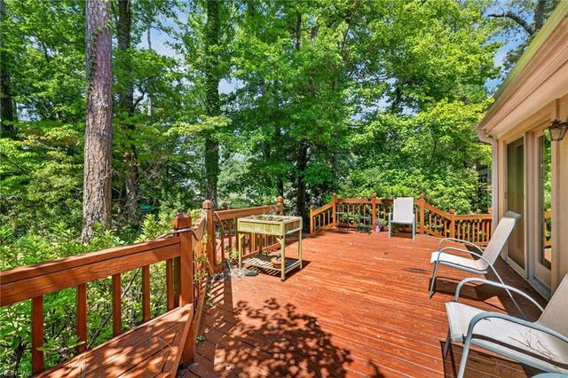 800 Linkhorn DR, Virginia Beach, VA 23451