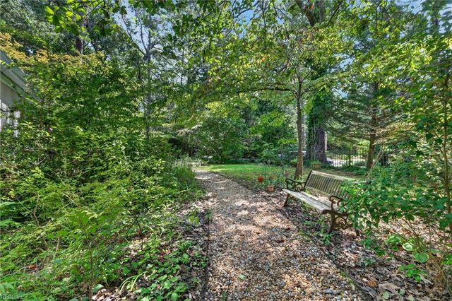 800 Linkhorn DR, Virginia Beach, VA 23451