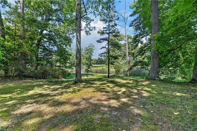 800 Linkhorn DR, Virginia Beach, VA 23451