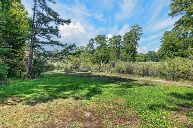 800 Linkhorn DR, Virginia Beach, VA 23451