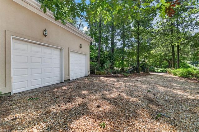 800 Linkhorn DR, Virginia Beach, VA 23451