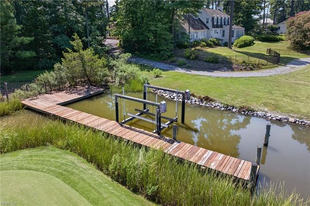 800 Linkhorn DR, Virginia Beach, VA 23451