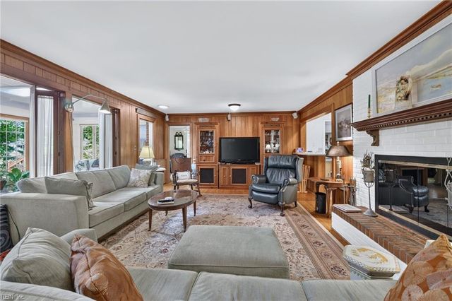 800 Linkhorn DR, Virginia Beach, VA 23451