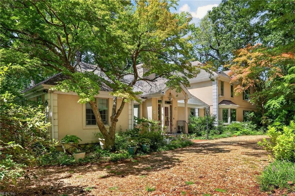 800 Linkhorn DR, Virginia Beach, VA 23451