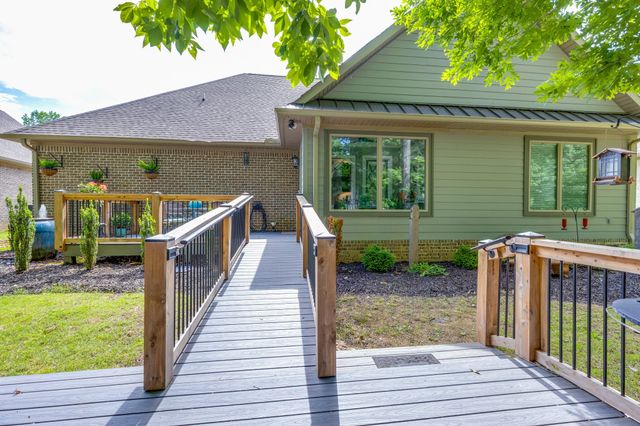 105 Andrews Dr, Loretto, TN 38469