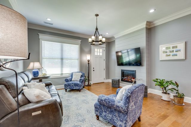 105 Andrews Dr, Loretto, TN 38469