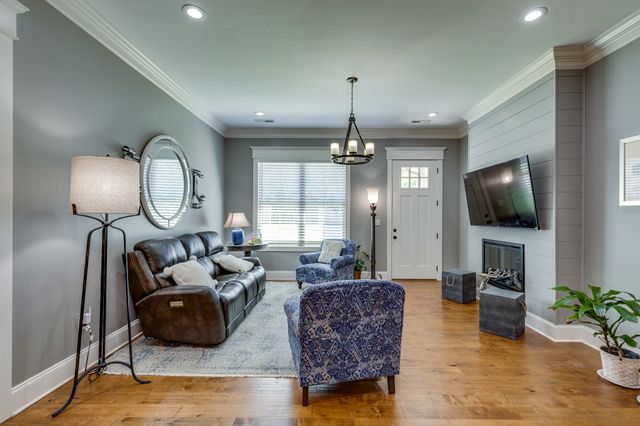 105 Andrews Dr, Loretto, TN 38469