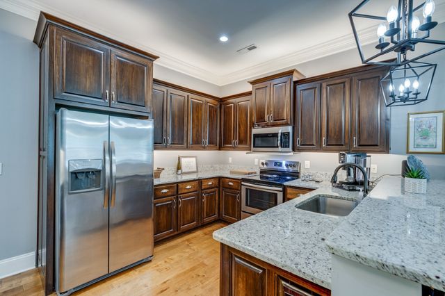 105 Andrews Dr, Loretto, TN 38469