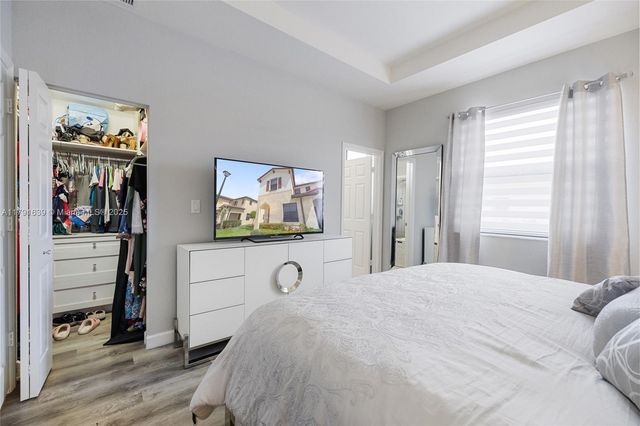 3289 W 106th Ter, Hialeah, FL 33018