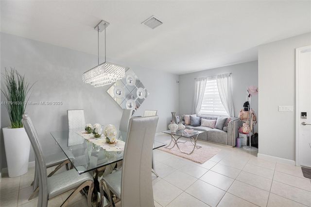 3289 W 106th Ter, Hialeah, FL 33018