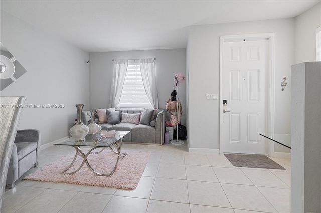 3289 W 106th Ter, Hialeah, FL 33018