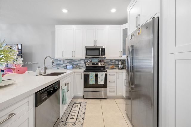3289 W 106th Ter, Hialeah, FL 33018