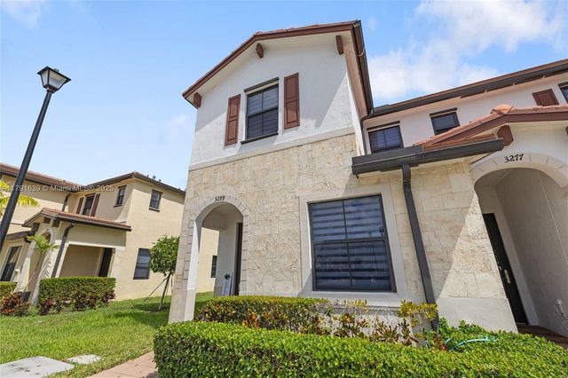 3289 W 106th Ter, Hialeah, FL 33018