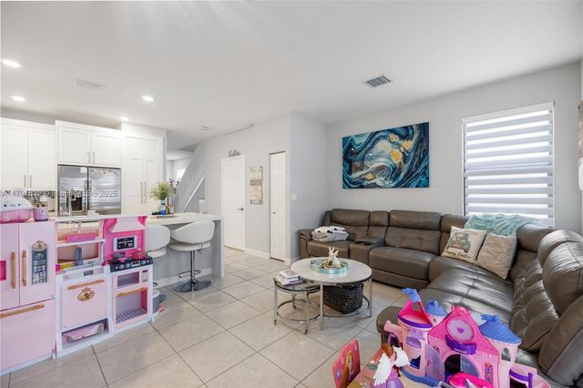 3289 W 106th Ter, Hialeah, FL 33018