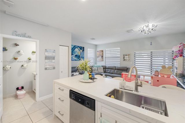 3289 W 106th Ter, Hialeah, FL 33018