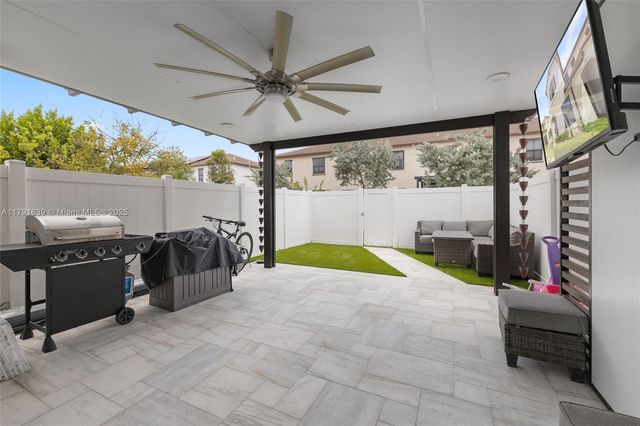 3289 W 106th Ter, Hialeah, FL 33018
