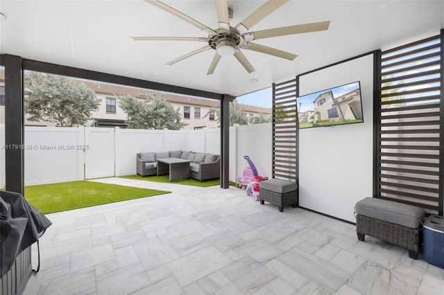 3289 W 106th Ter, Hialeah, FL 33018
