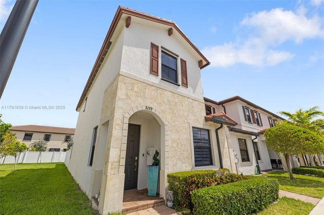 3289 W 106th Ter, Hialeah, FL 33018